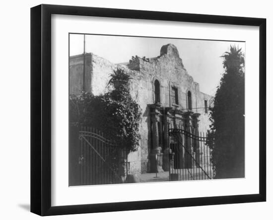 The Alamo in San Antonio, TX Photograph No.2 - San Antonio, TX-Lantern Press-Framed Art Print