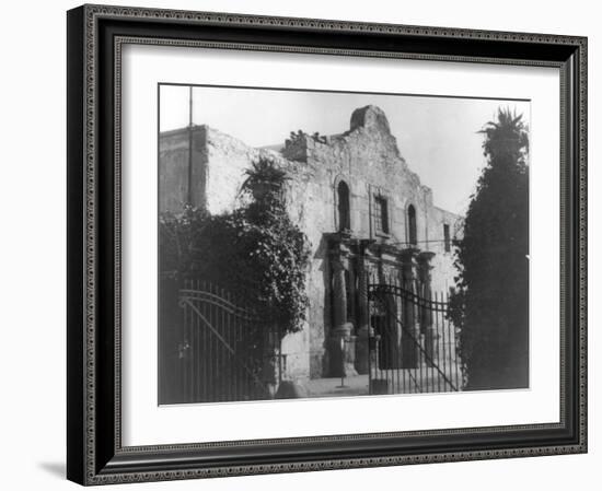 The Alamo in San Antonio, TX Photograph No.2 - San Antonio, TX-Lantern Press-Framed Art Print