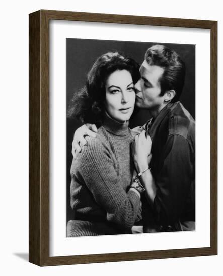 The Angel Wore Red by Nunnally Johnson with Ava Gardner, Dirk Bogarde, 1960 (b/w photo)-null-Framed Photo