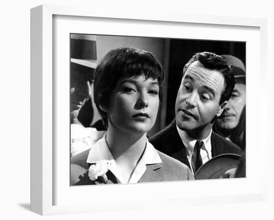 The Apartment, Shirley MacLaine, Jack Lemmon, 1960-null-Framed Photo