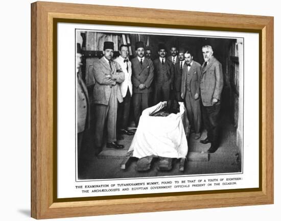 The Archaeologists and Egyptian Government Officials at the Examination of Tutankhamun's Mummy-null-Framed Premier Image Canvas