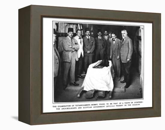 The Archaeologists and Egyptian Government Officials at the Examination of Tutankhamun's Mummy-null-Framed Premier Image Canvas