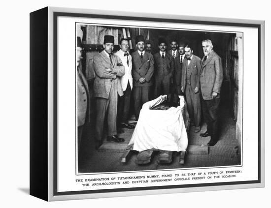 The Archaeologists and Egyptian Government Officials at the Examination of Tutankhamun's Mummy-null-Framed Premier Image Canvas