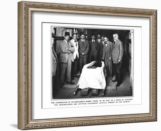 The Archaeologists and Egyptian Government Officials at the Examination of Tutankhamun's Mummy-null-Framed Giclee Print