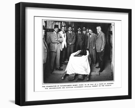 The Archaeologists and Egyptian Government Officials at the Examination of Tutankhamun's Mummy-null-Framed Giclee Print