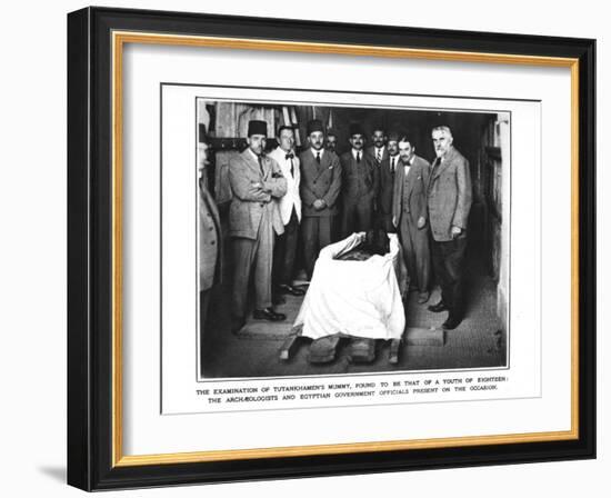 The Archaeologists and Egyptian Government Officials at the Examination of Tutankhamun's Mummy-null-Framed Giclee Print