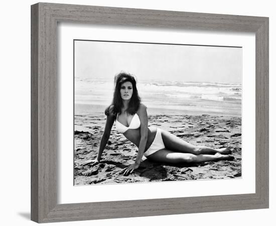 The Biggest Bundle of Them All, Raquel Welch, 1968-null-Framed Photo