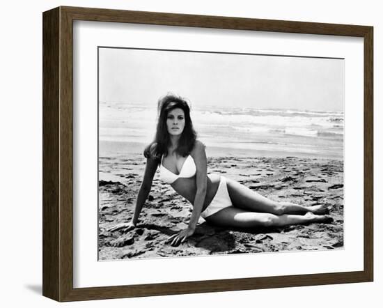 The Biggest Bundle of Them All, Raquel Welch, 1968-null-Framed Photo