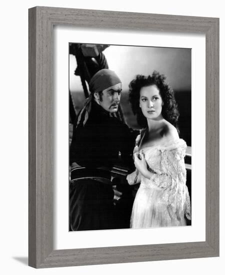 THE BLACK SWANN, 1942 directed by HENRY KING Tyrone Power and Maureen O'Hara (b/w photo)-null-Framed Photo