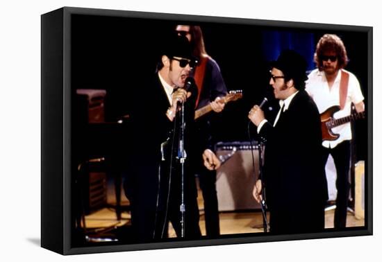 THE BLUES BROTHERS, 1980 directed by JOHN LANDIS Dan Aykroyd and John Belushi (photo)-null-Framed Stretched Canvas