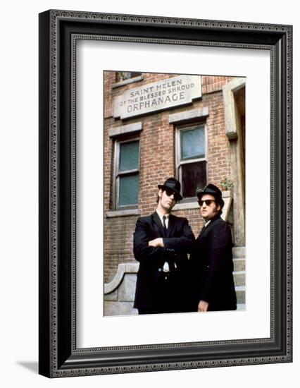 THE BLUES BROTHERS, 1980 directed by JOHN LANDIS Dan Aykroyd and John Belushi (photo)-null-Framed Photo