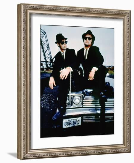 THE BLUES BROTHERS, 1980 directed by JOHN LANDIS Dan Aykroyd and John Belushi (photo)-null-Framed Photo