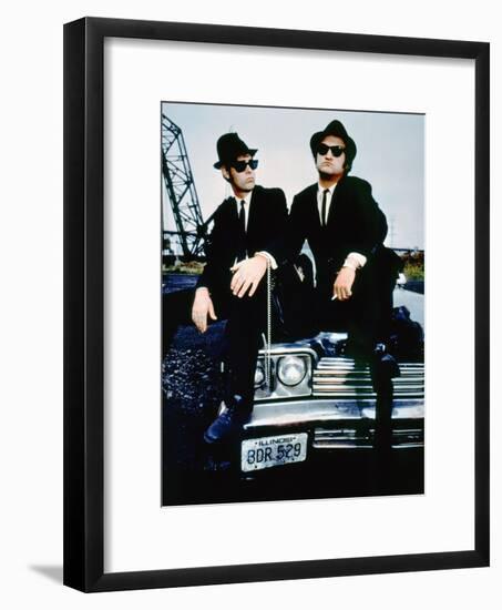 THE BLUES BROTHERS, 1980 directed by JOHN LANDIS Dan Aykroyd and John Belushi (photo)-null-Framed Photo