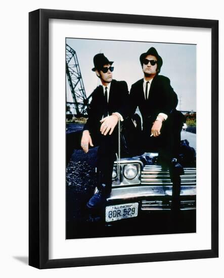 THE BLUES BROTHERS, 1980 directed by JOHN LANDIS Dan Aykroyd and John Belushi (photo)-null-Framed Photo