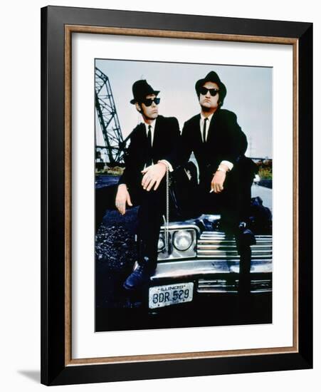 THE BLUES BROTHERS, 1980 directed by JOHN LANDIS Dan Aykroyd and John Belushi (photo)-null-Framed Photo