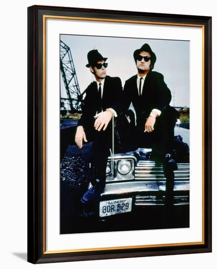 THE BLUES BROTHERS, 1980 directed by JOHN LANDIS Dan Aykroyd and John Belushi (photo)-null-Framed Photo