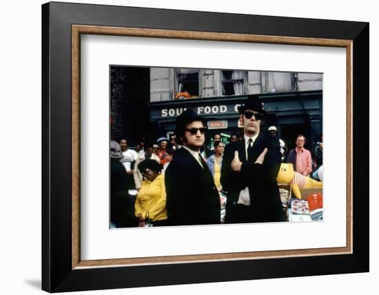 THE BLUES BROTHERS, 1980 directed by JOHN LANDIS John Belushi and Dan Aykroyd (photo)-null-Framed Photo