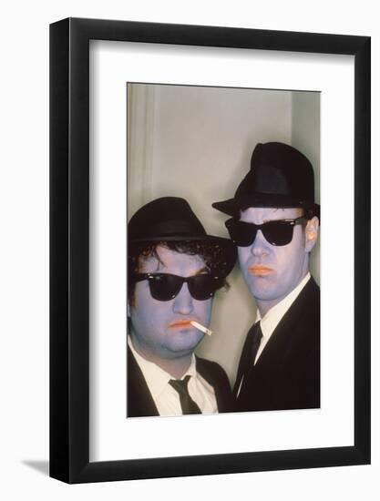 THE BLUES BROTHERS, 1980 directed by JOHN LANDIS John Belushi and Dan Aykroyd (photo)-null-Framed Photo