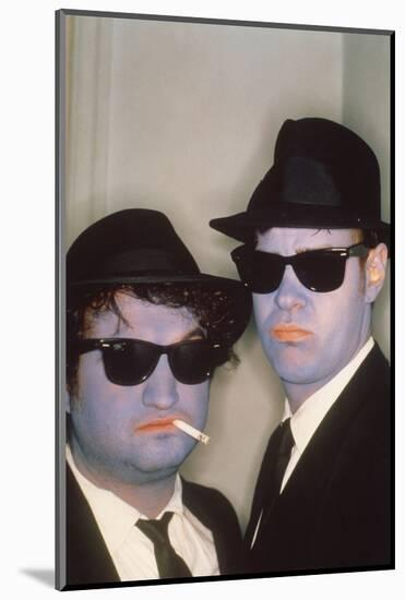 THE BLUES BROTHERS, 1980 directed by JOHN LANDIS John Belushi and Dan Aykroyd (photo)-null-Mounted Photo