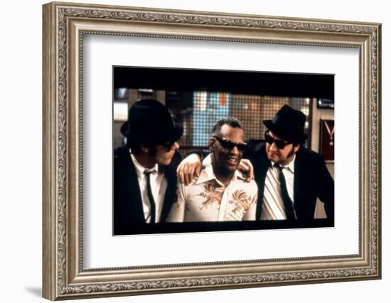 THE BLUES BROTHERS, 1980 directed by JOHN LANDIS Ray Charles between Dan Aykroyd and John Belushi (-null-Framed Photo