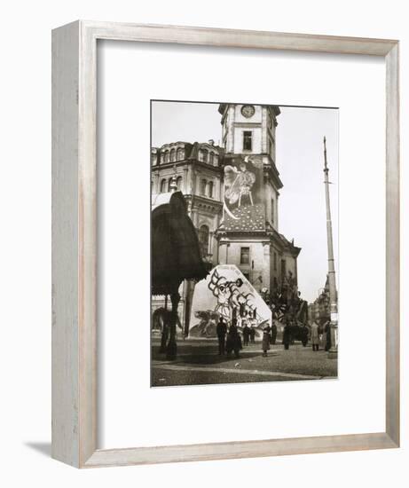 The Bolsheviks cover official buildings with their art, Petrograd (St Petersburg), Russia, 1918-Unknown-Framed Photographic Print