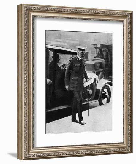 'The Cabinet crisis: Lord Kitchener arriving at the War Office', 1915-Unknown-Framed Photographic Print