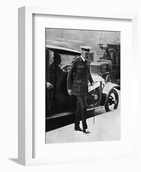 'The Cabinet crisis: Lord Kitchener arriving at the War Office', 1915-Unknown-Framed Photographic Print