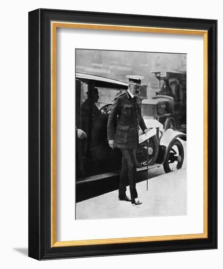 'The Cabinet crisis: Lord Kitchener arriving at the War Office', 1915-Unknown-Framed Photographic Print