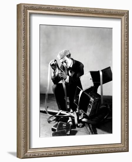 The Cameraman, Buster Keaton, 1928-null-Framed Photo