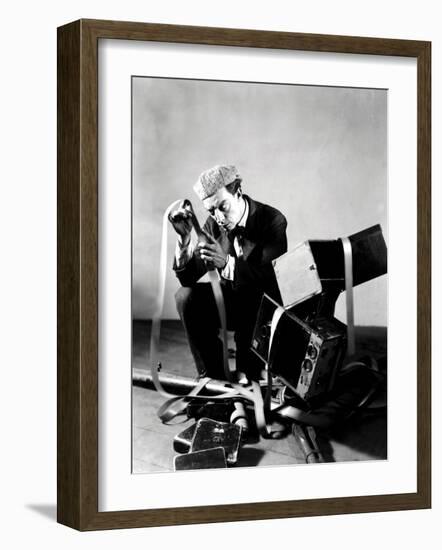 The Cameraman, Buster Keaton, 1928-null-Framed Photo