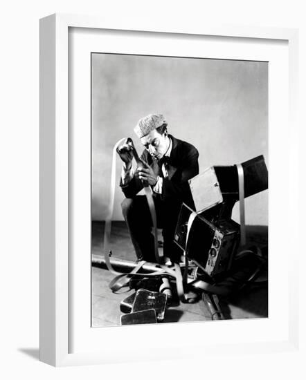 The Cameraman, Buster Keaton, 1928-null-Framed Photo