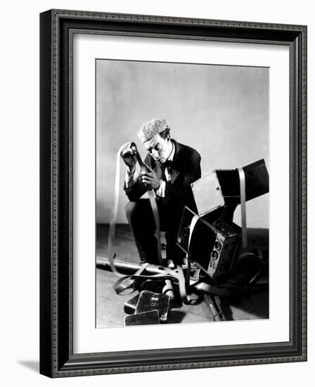 The Cameraman, Buster Keaton, 1928-null-Framed Photo