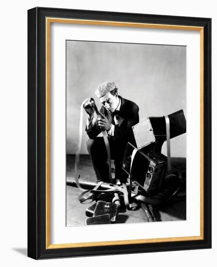 The Cameraman, Buster Keaton, 1928-null-Framed Photo