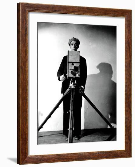 The Cameraman, Buster Keaton, 1928-null-Framed Photo