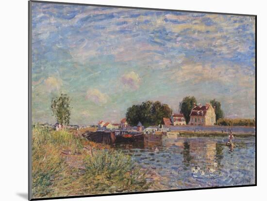 The Canal at Saint-Mammes, 1885 (Oil on Canvas)-Alfred Sisley-Mounted Giclee Print