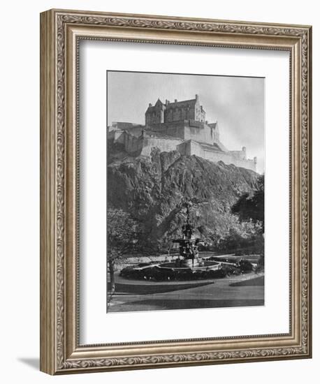 The Castle and Ross Fountain, Edinburgh, 1924-1926-Alfred Hind Robinson-Framed Giclee Print