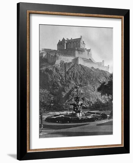 The Castle and Ross Fountain, Edinburgh, 1924-1926-Alfred Hind Robinson-Framed Giclee Print