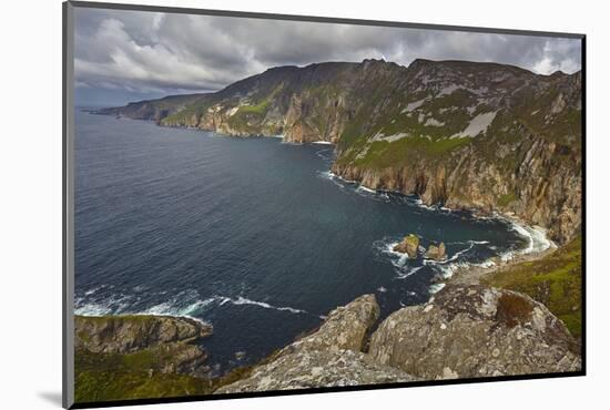 The cliffs at Slieve League, near Killybegs, County Donegal, Ulster, Republic of Ireland, Europe-Nigel Hicks-Mounted Photographic Print