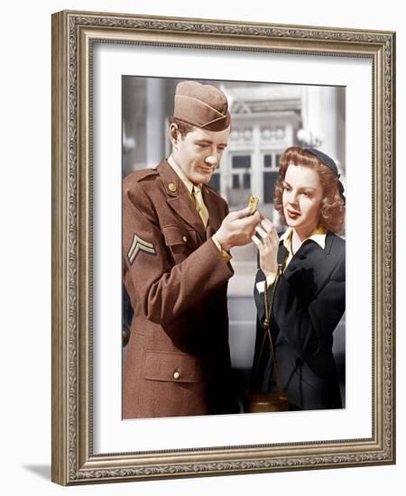 THE CLOCK, from left: Robert Walker, Judy Garland, 1945-null-Framed Photo