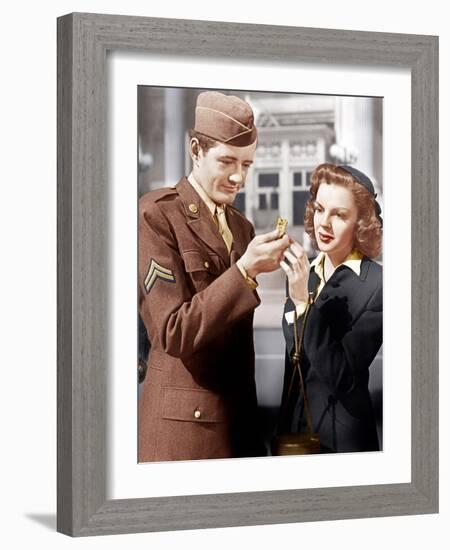 THE CLOCK, from left: Robert Walker, Judy Garland, 1945-null-Framed Photo