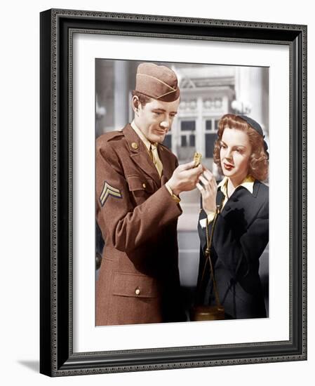 THE CLOCK, from left: Robert Walker, Judy Garland, 1945-null-Framed Photo