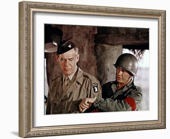 THE DIRTY DOZEN, 1967 directed by ROBERT ALDRICH Robert Ryan and Charles Bronson (photo)-null-Framed Photo