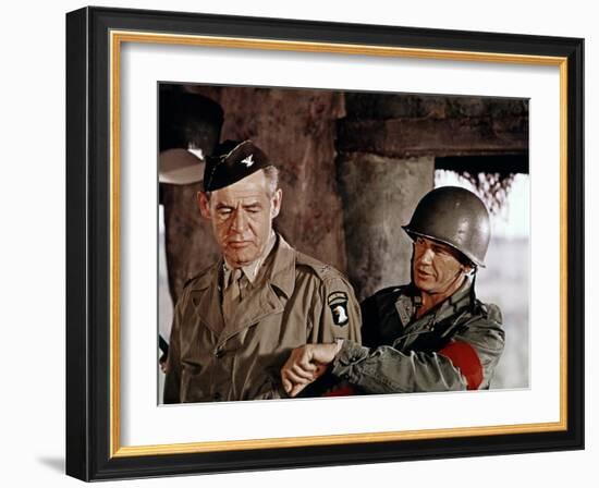 THE DIRTY DOZEN, 1967 directed by ROBERT ALDRICH Robert Ryan and Charles Bronson (photo)-null-Framed Photo