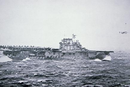 The Doolittle Raid On Tokyo 18th April 1942 One Of 16 B 25 Bombers Leaves The Deck Of Uss Hornet Photographic Print Art Com The Doolittle Raid On Tokyo 18th April 1942 One Of 16 B 25 Bombers Leaves The Deck Of Uss Hornet Photographic Print Art Com