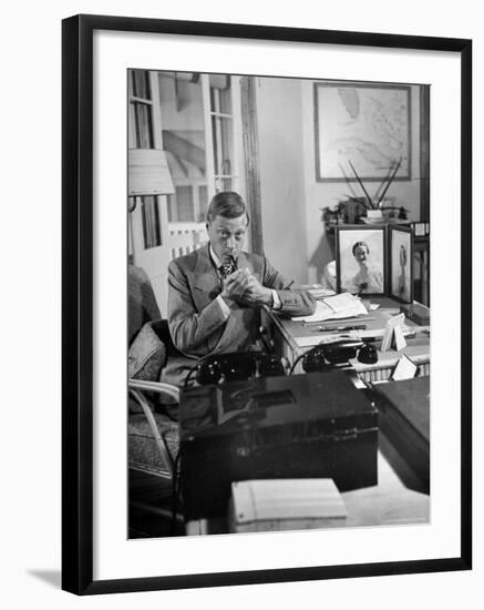 The Duke of Windsor Lighting His Pipe in the Living Room-David Scherman-Framed Premium Photographic Print