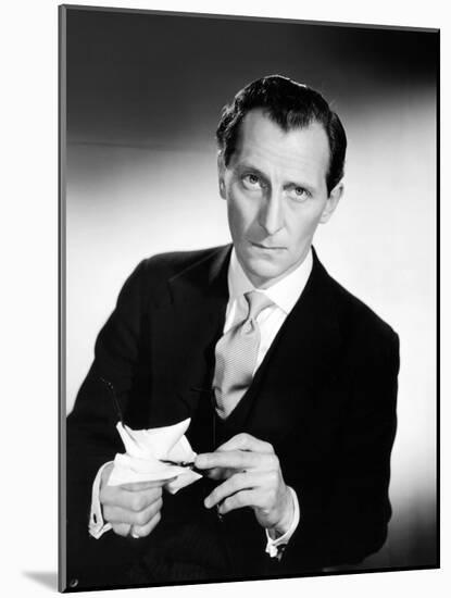 The End of the Affair, Peter Cushing, 1955-null-Mounted Photo