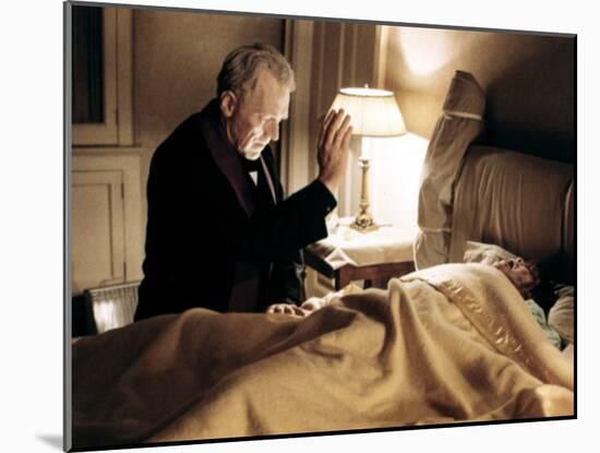 The Exorcist, Max Von Sydow, Linda Blair, 1973-null-Mounted Photo