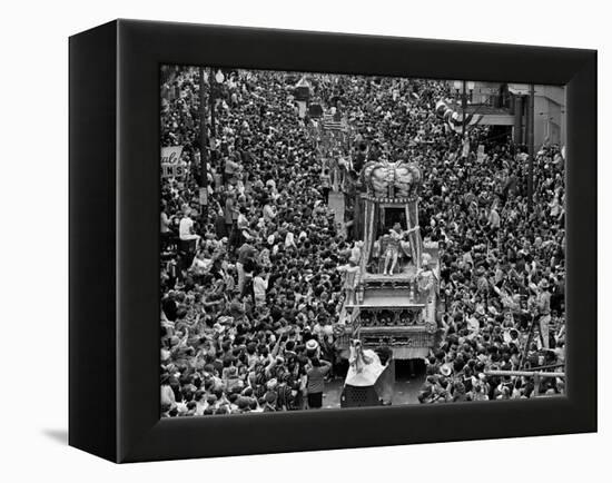 The Float Carrying Rex, King of Carnival, Squeezes Through a Massive Crowd-null-Framed Premier Image Canvas