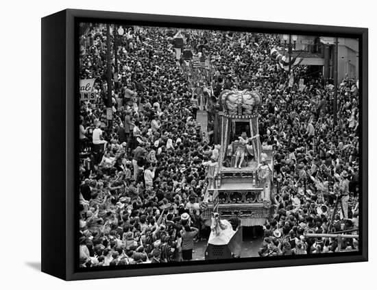 The Float Carrying Rex, King of Carnival, Squeezes Through a Massive Crowd-null-Framed Premier Image Canvas