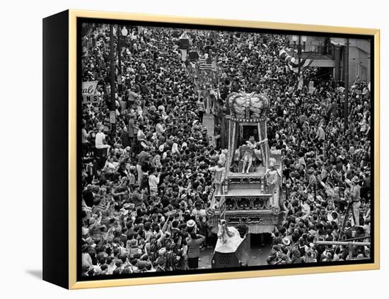 The Float Carrying Rex, King of Carnival, Squeezes Through a Massive Crowd-null-Framed Premier Image Canvas